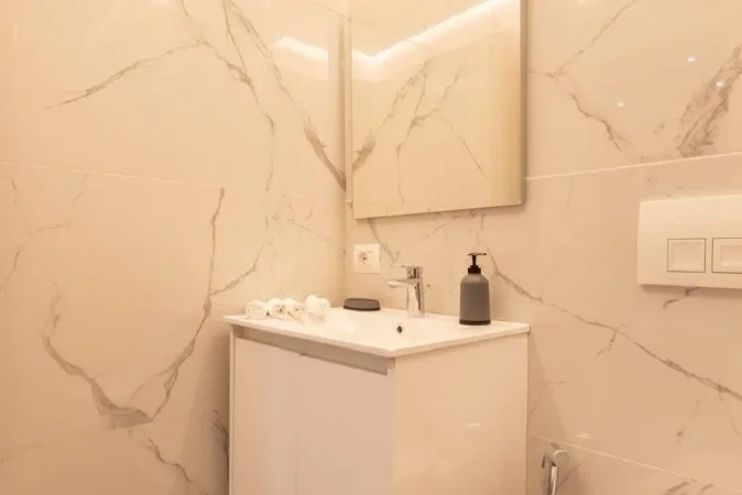 Tirane, shitet apartament 1+1 , 105 m² 252.000 € (ZOGU I ZI)