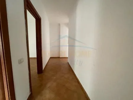 Tirane, jepet me qera apartament 2+1 Kati 1, 97 m² 550 € 