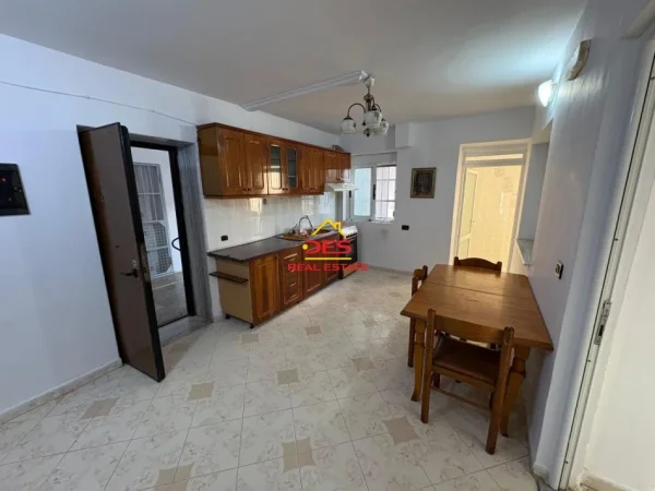 Vlore, shitet apartament 2+1+Ballkon Kati 0, 77 m² 78.000 € (Rruga Fiqirete musta)