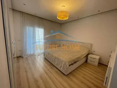 Tirane, jepet me qera apartament 3+1 Kati 4, 180 m² 1.500 € 