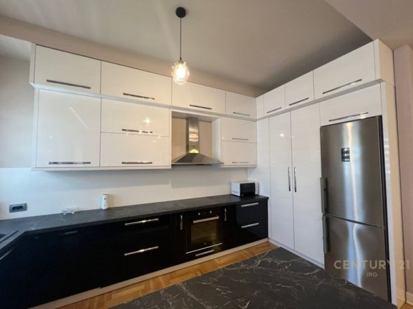 Tirane, jepet me qera apartament 2+1 Kati 8, 109 m² 1.300 € 