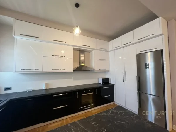 Tirane, jepet me qera apartament 2+1 Kati 8, 109 m² 1.300 € 
