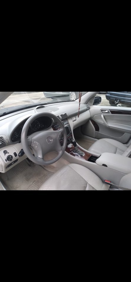 Tirane, shes makine Mercedes Benz Nafte, blu e errët automatik Kondicioner 311.000 km 5.499 €