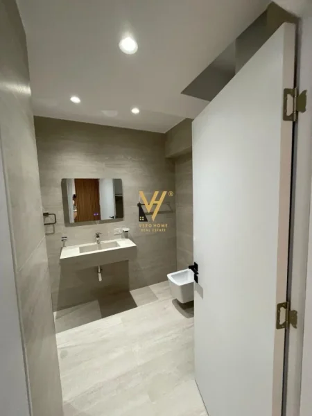 Tirane, jepet me qera apartament 3+1+Ballkon Kati 1, 120 m² 1.500 € (KODRA E DIELLIT)