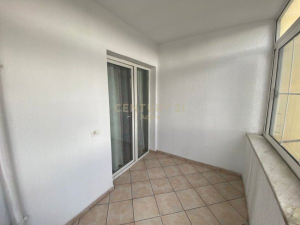 Tirane, jap me qera apartament 1+1 Kati 5, 69 m² 400 € 