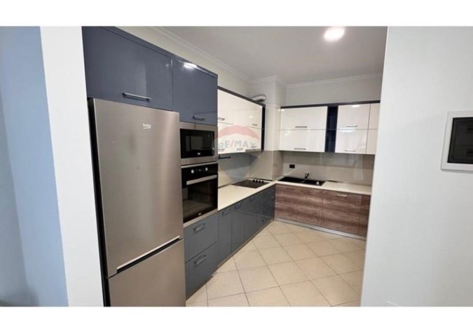 Tirane, jepet me qera apartament 1+1+Aneks+Ballkon Kati 3, 89 m² 800 € (Rruga e Kosovareve)