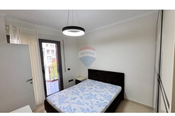 Tirane, jepet me qera apartament 1+1+Aneks+Ballkon Kati 3, 89 m² 800 € (Rruga e Kosovareve)
