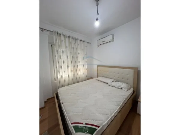 Tirane, jepet me qera apartament 2+1 Kati 0, 70 m² 600 € 