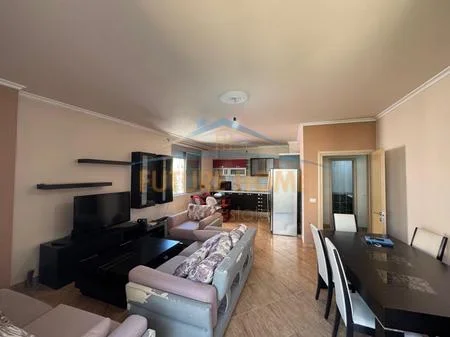 Tirane, jepet me qera apartament 2+1 Kati 7, 110 m² 650 € 