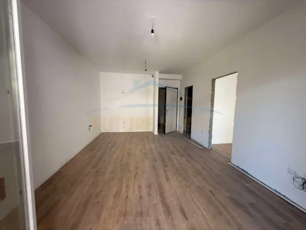 Tirane, shitet apartament 1+1+Ballkon Kati 1, 70 m² 108.500 € (Laprake)