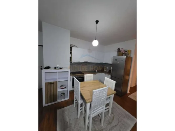 Tirane, jepet me qera apartament 2+1 , 93 m² 600 € 