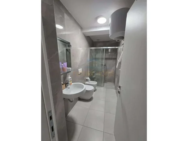 Tirane, jepet me qera apartament 2+1 , 93 m² 600 € 