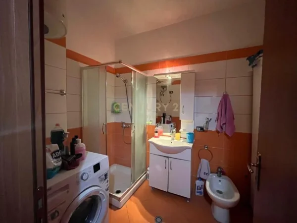 Tirane, jepet me qera apartament 1+1 Kati 3, 65 m² 450 € 