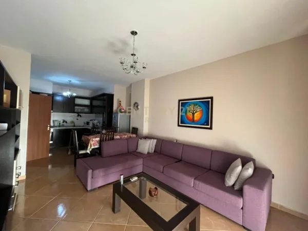 Tirane, jepet me qera apartament 1+1 Kati 3, 65 m² 450 € 