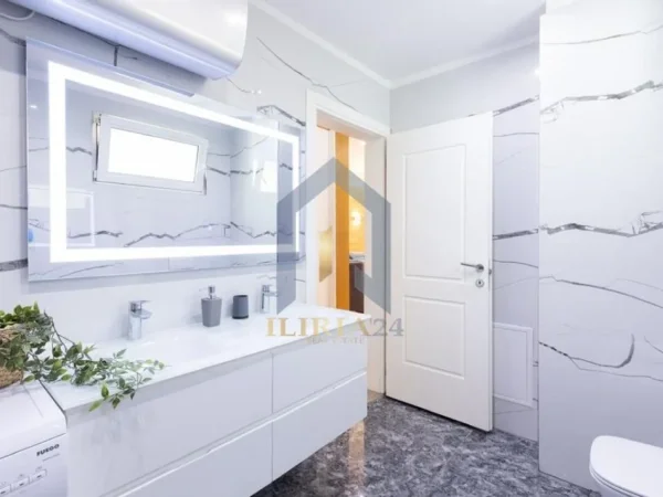 Tirane, shes apartament 2+1 Kati 3, 105 m² 252.000 € (Zogu i Zi)