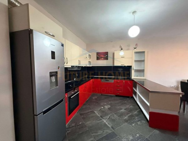 Tirane, jepet me qera apartament 1+1 Kati 10, 70 m² 400 € (Unaza e Re)