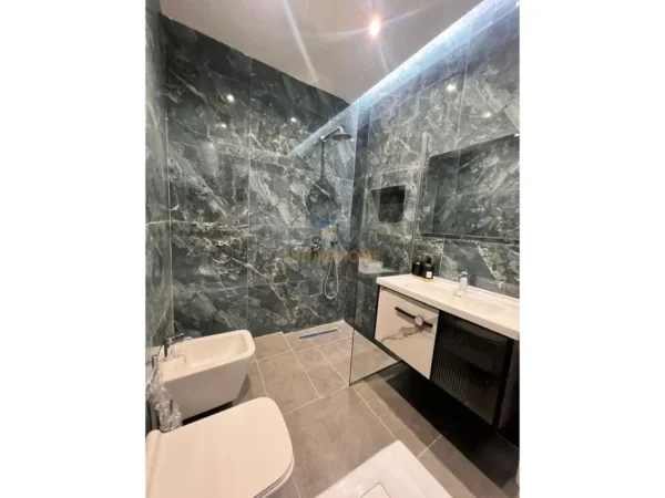 Tirane, jepet me qera apartament 2+1 Kati 2, 80 m² 700 € 
