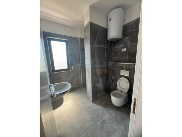 Tirane, shitet apartament 2+1+Ballkon Kati 2, 112 m² 190.000 € (Unaza e Re)