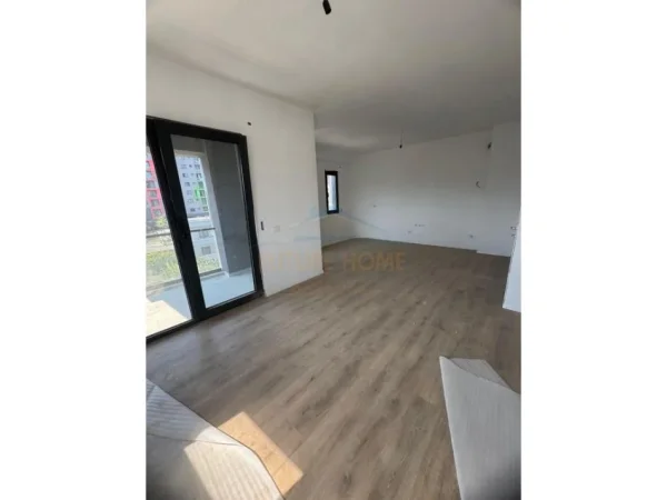 Tirane, shitet apartament 2+1+Ballkon Kati 2, 112 m² 190.000 € (Unaza e Re)