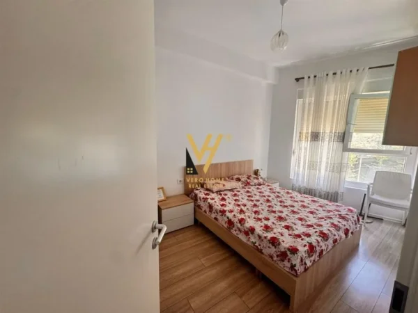 Tirane, jepet me qera apartament 2+1+Ballkon Kati 4, 72 m² 500 € (ALI DEMI)