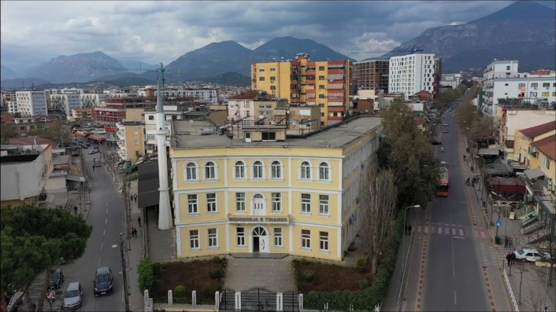 Tirane, jepet me qera apartament 1+1 Kati 1, 30 m² 320 € (Medreseja)