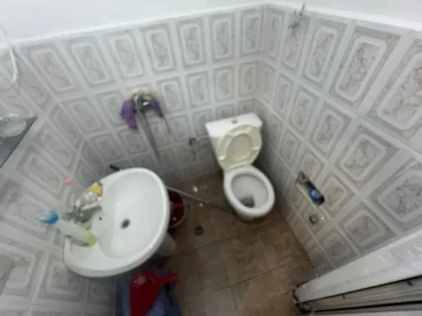 Tirane, jepet me qera Kati 0, 30 m² 300 € (sheshi willson)