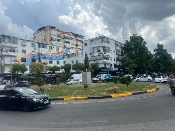 Tirane, jepet me qera Kati 0, 30 m² 300 € (sheshi willson)