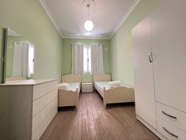 Tirane, jepet me qera apartament 1+1 Kati 5, 500 € 