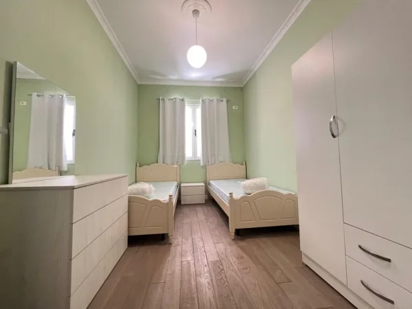 Tirane, jepet me qera apartament 1+1 Kati 5, 500 € 