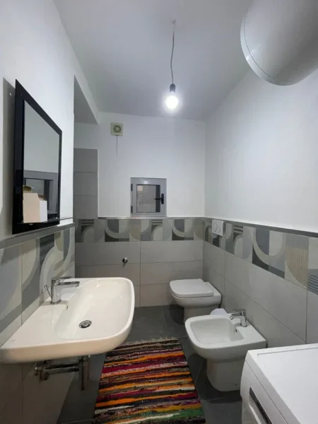 Tirane, jepet me qera apartament 2+1 Kati 2, 80 m² 600 € (Pazari i Ri)