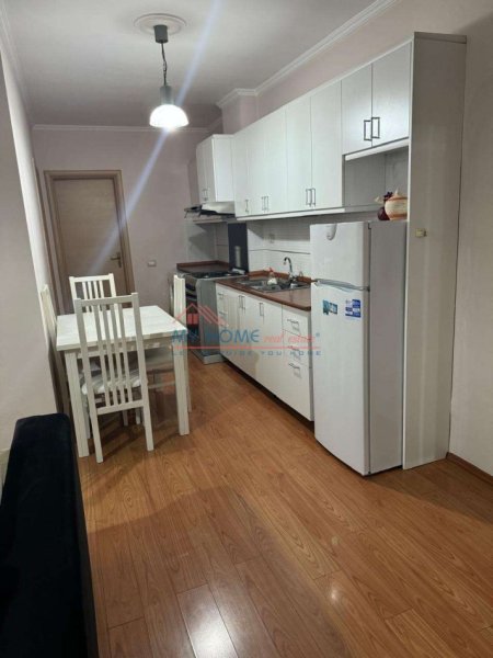 Tirane, jepet me qera apartament 1+1+Ballkon Kati 6, 70 m² 550 € (21 Dhjetori)