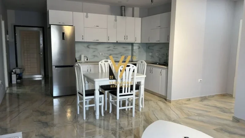 Tirane, jepet me qera zyre Kati 8, 130 m² 600 € (ASTIR)
