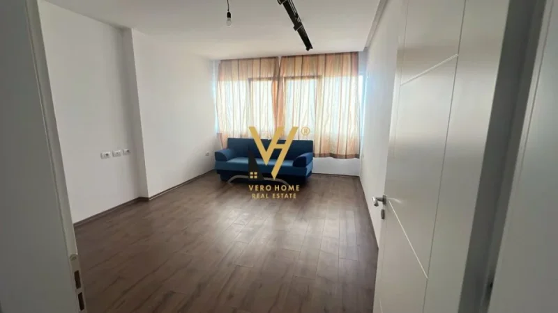 Tirane, jepet me qera zyre Kati 8, 130 m² 600 € (ASTIR)
