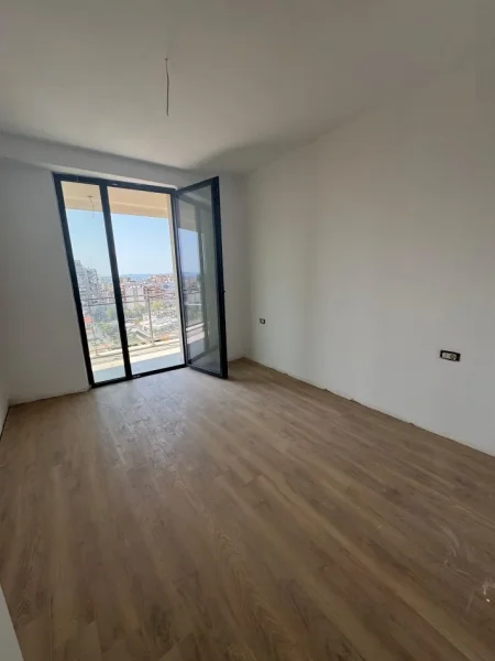 Tirane, shitet apartament 1+1+Ballkon Kati 7, 75 m² 165.000 € (Mine Peza Golden Tower)