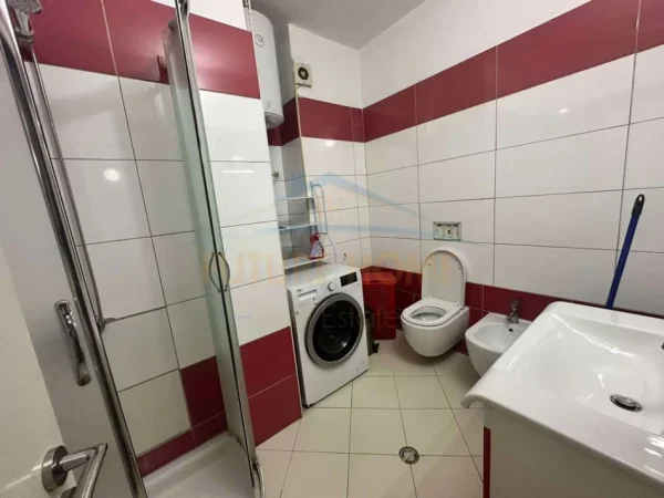 Tirane, jepet me qera apartament 1+1+Ballkon Kati 10, 70 m² 400 € (PALLATET ROMARIO)  UNA37333