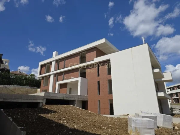 Tirane, shitet apartament 2+1+Aneks+Ballkon Kati 1, 146 m² 400.000 € (Mjull-Bathore)