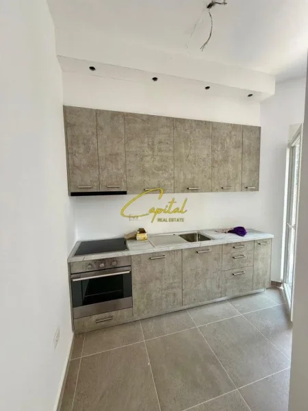 Tirane, jepet me qera apartament 1+1 Kati 1, 50 m² 450 € (SELITE)