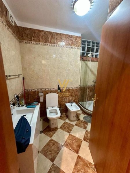 Tirane, jepet me qera apartament 1+1+Ballkon Kati 5, 70 m² 670 € (MINE PEZA)