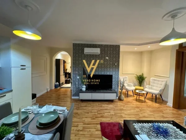 Tirane, jepet me qera apartament 1+1+Ballkon Kati 5, 70 m² 670 € (MINE PEZA)