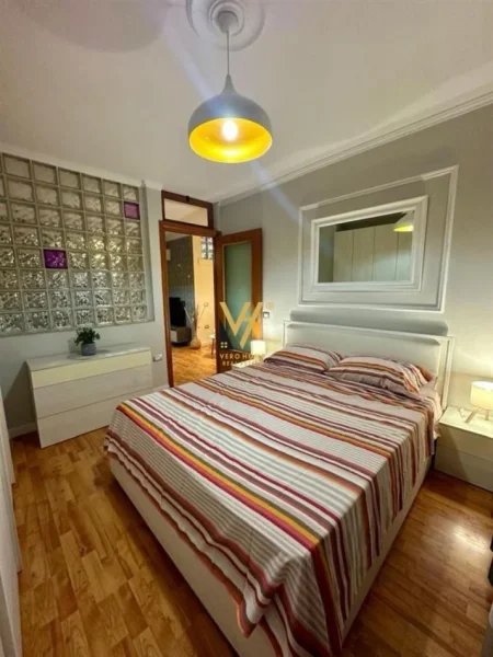 Tirane, jepet me qera apartament 1+1+Ballkon Kati 5, 70 m² 670 € (MINE PEZA)