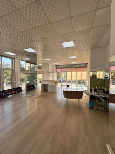 Tirane, jepet me qera dyqan Kati 0, 80 m² 700 € (Rruga Besim Alla)
