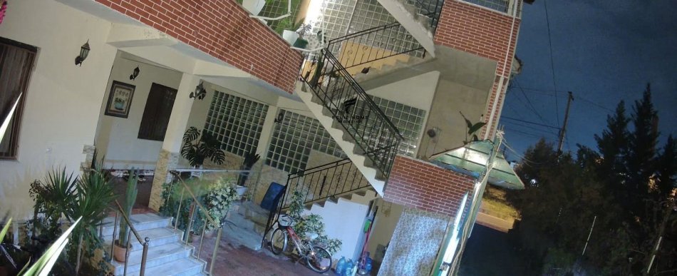 Shqiperi, jepet me qera apartament 2+1 Kati 1, 120 m² 450 € (PRANE SPITALIT USHTARAK)