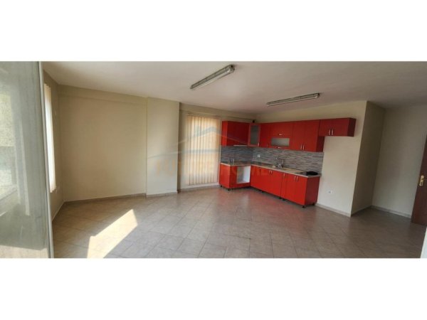 Tirane, shitet apartament 2+1+Ballkon Kati 4, 110 m² 139.000 € (Unaza e Re)