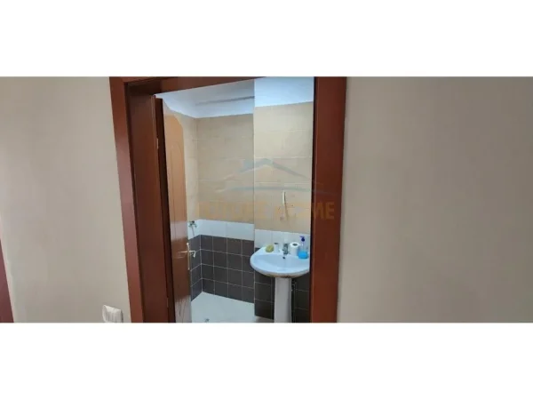 Tirane, shitet apartament 2+1+Ballkon Kati 4, 110 m² 135.000 € (Unaza e Re)