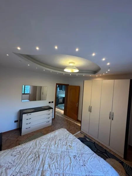 Tirane, jepet me qera apartament 2+1 Kati 1, 400 € 