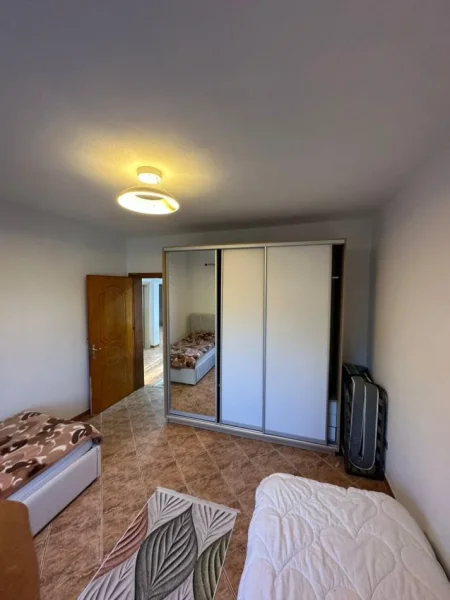 Tirane, jepet me qera apartament 2+1 Kati 1, 400 € 