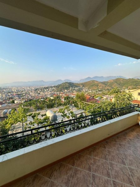Tirane, jepet me qera apartament 2+1 Kati 1, 400 € 