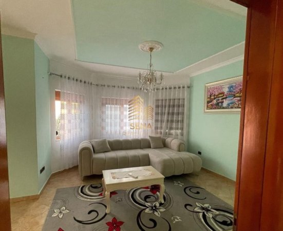 Tirane, jepet me qera apartament 2+1+Ballkon Kati 3, 136 m² 400 € (Rruga Muhamet Deliu)