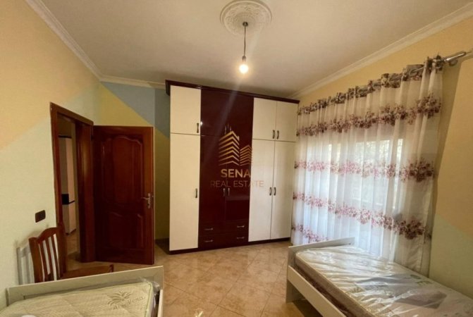 Tirane, jepet me qera apartament 2+1+Ballkon Kati 3, 136 m² 400 € (Rruga Muhamet Deliu)