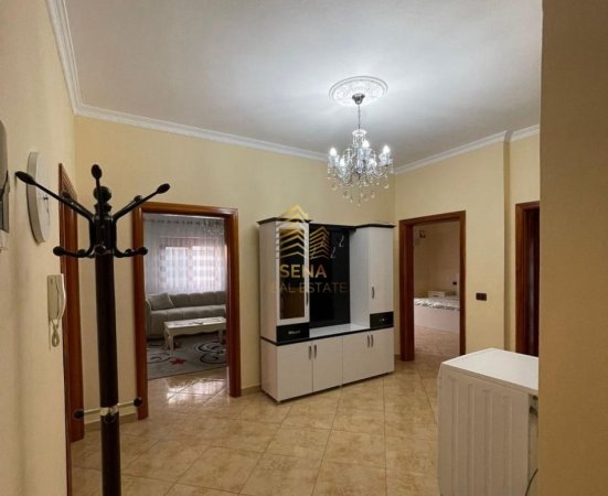 Tirane, jepet me qera apartament 2+1+Ballkon Kati 3, 136 m² 400 € (Rruga Muhamet Deliu)